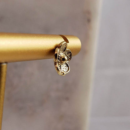 Aesthetic Daisy Dainty Gold Stud Earrings. Unique, minimalist - TurkishBling