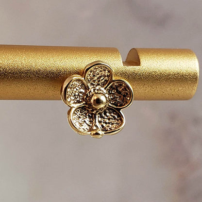 Aesthetic Daisy Dainty Gold Stud Earrings. Unique, minimalist - TurkishBling
