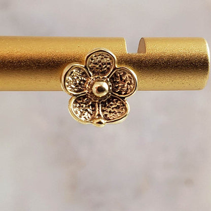 Aesthetic Daisy Dainty Gold Stud Earrings. Unique, minimalist - TurkishBling