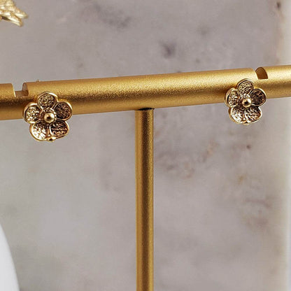 Aesthetic Daisy Dainty Gold Stud Earrings. Unique, minimalist - TurkishBling