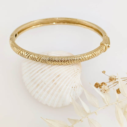 Chevron Pattern Bangle with Easy Click Clasp – Textured 5mm Design - TurkishBling