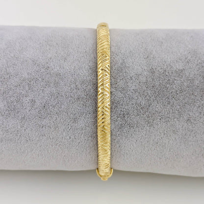 Chevron Pattern Bangle with Easy Click Clasp – Textured 5mm Design - TurkishBling