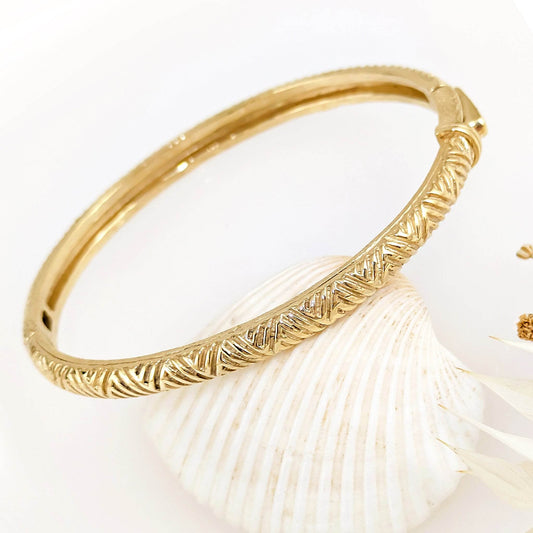 Chevron Pattern Bangle with Easy Click Clasp – Textured 5mm Design - TurkishBling