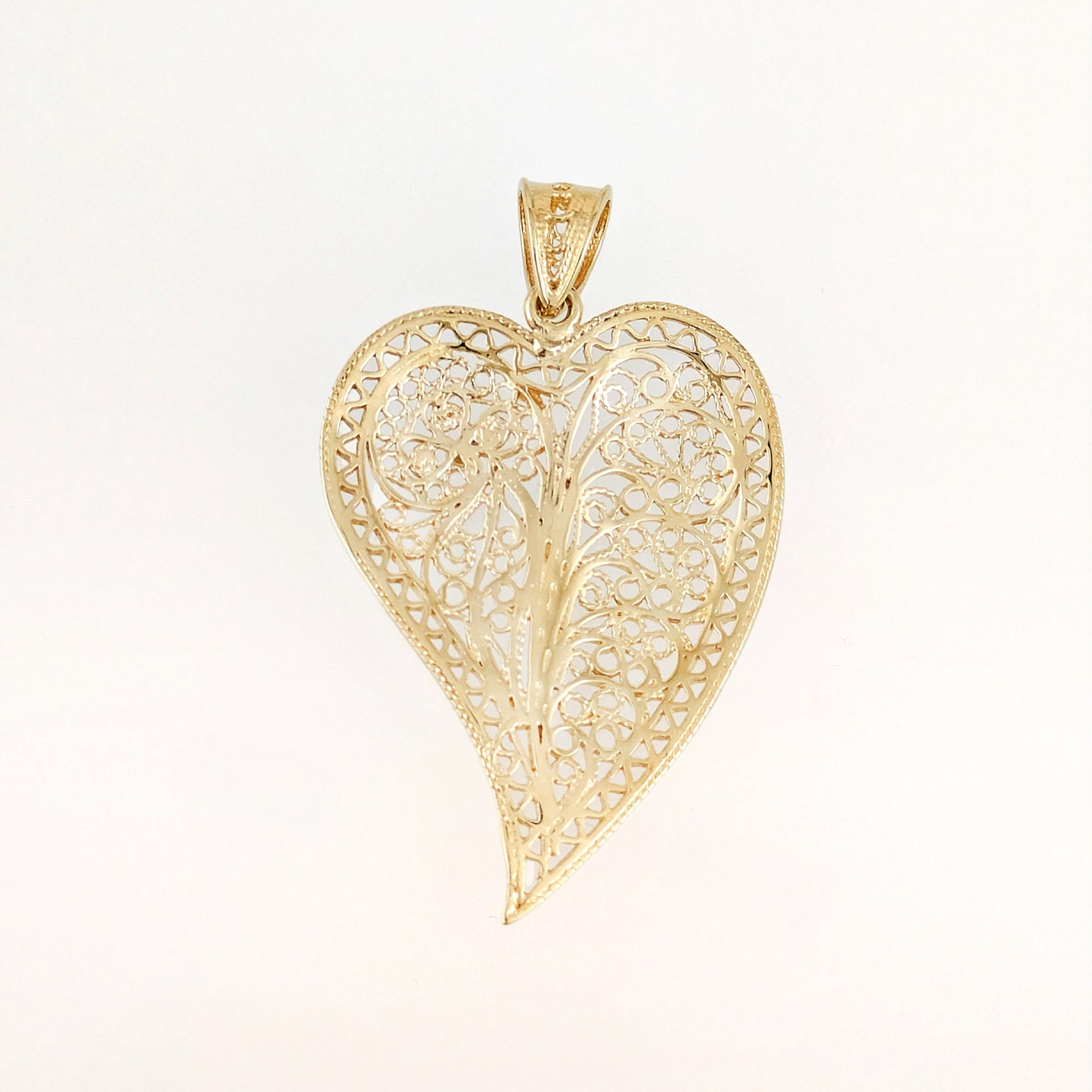 Filigree Heart Leaf Pendant