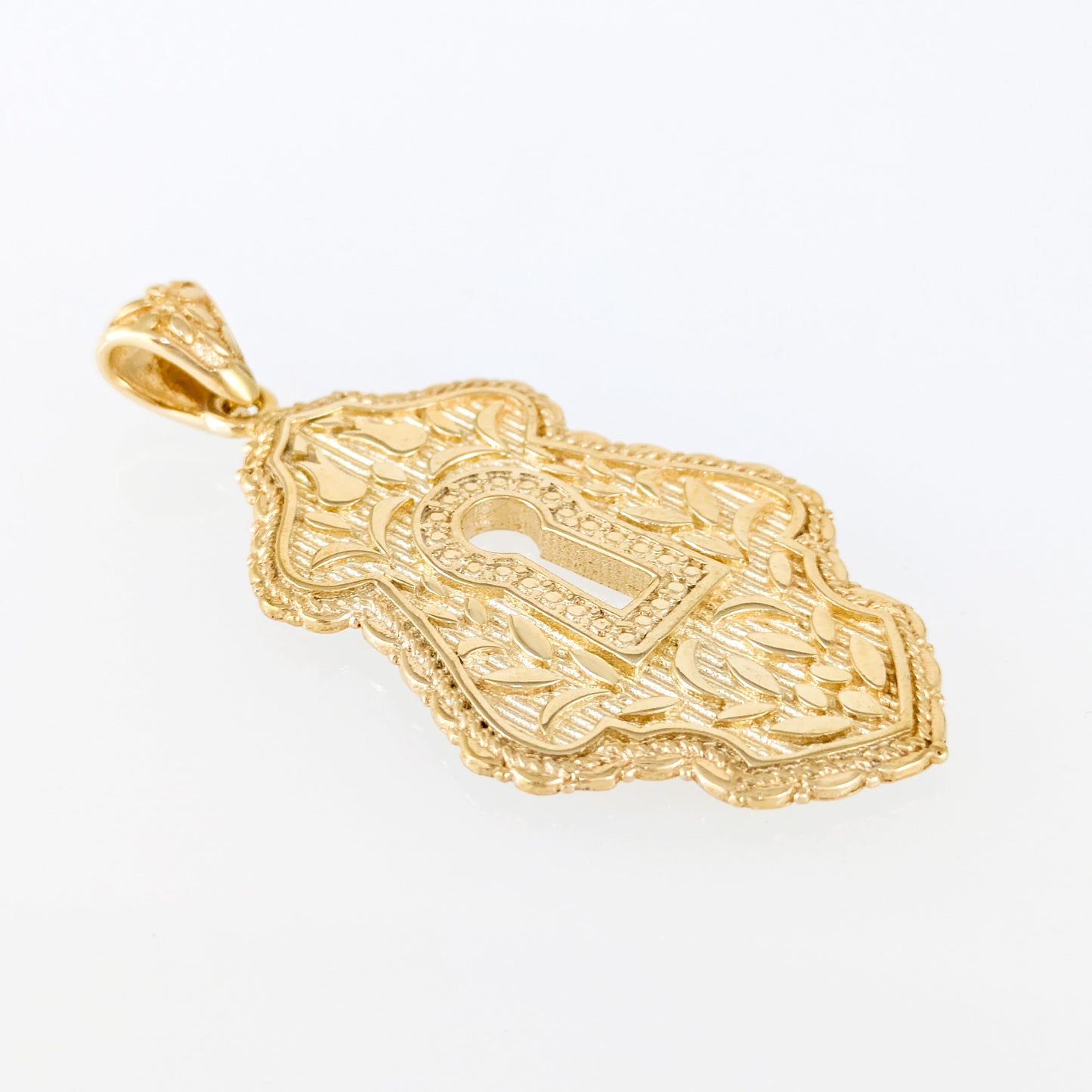 Ornate Keyhole Pendant Crystal Detail