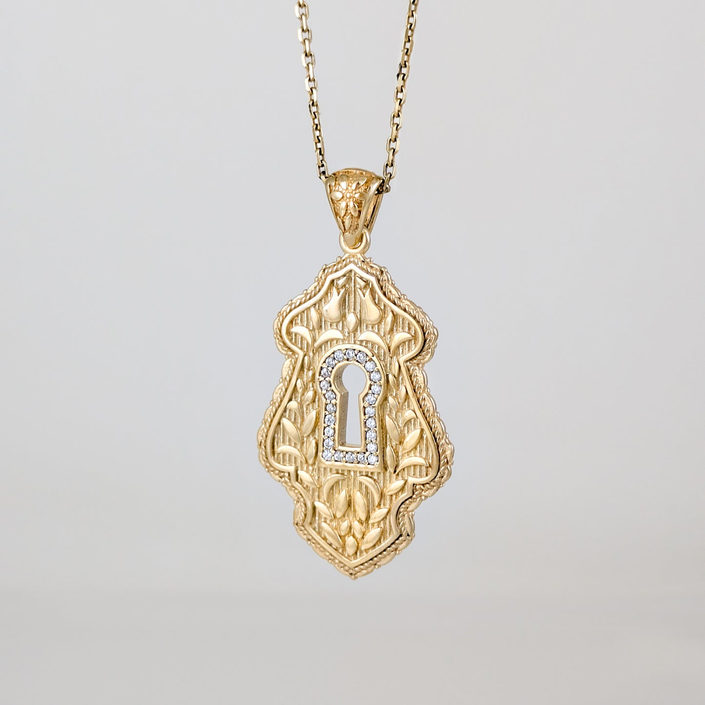 Ornate Keyhole Pendant Crystal Detail