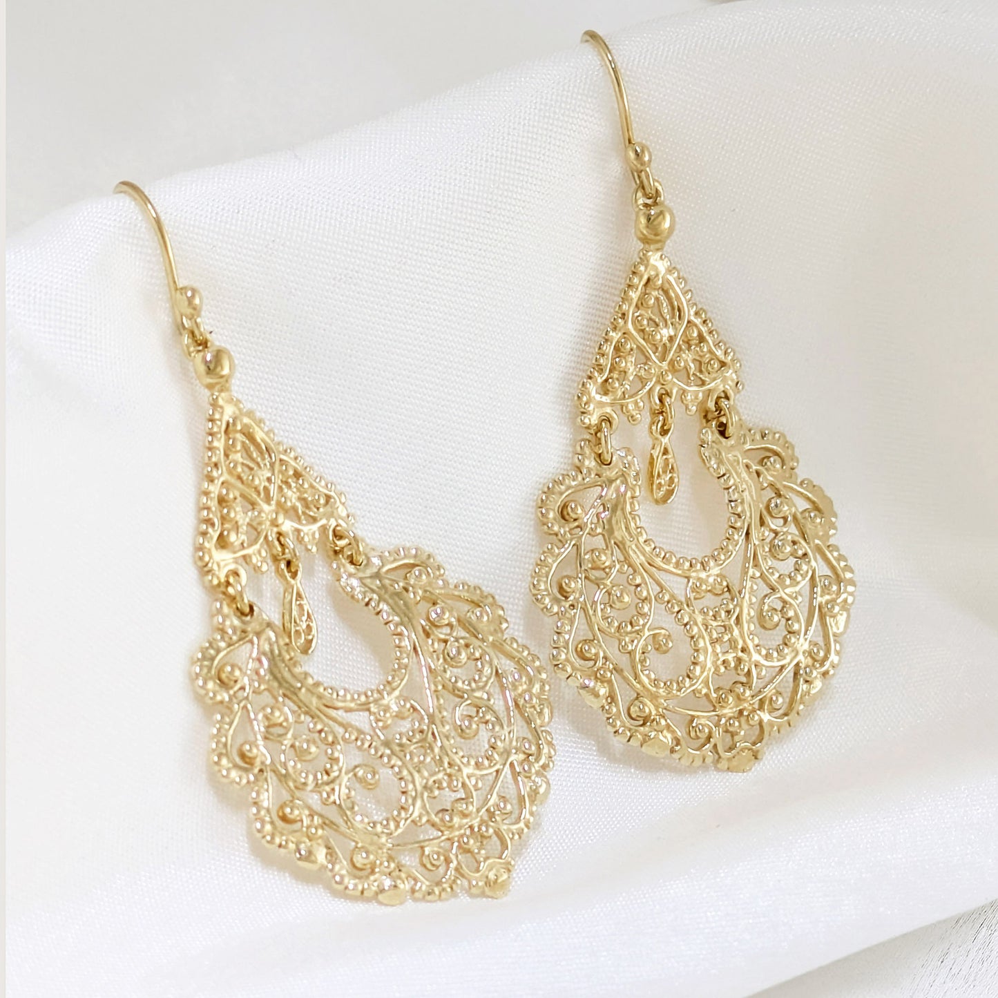 Gold Filigree Chandelier Earrings – Vintage-Inspired Statement Dangle Earrings