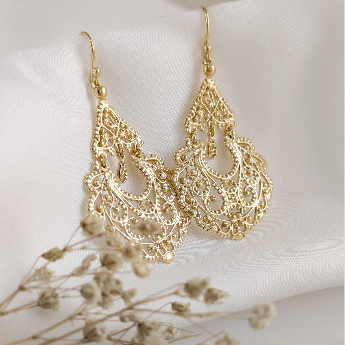 Gold Filigree Chandelier Earrings – Vintage-Inspired Statement Dangle Earrings