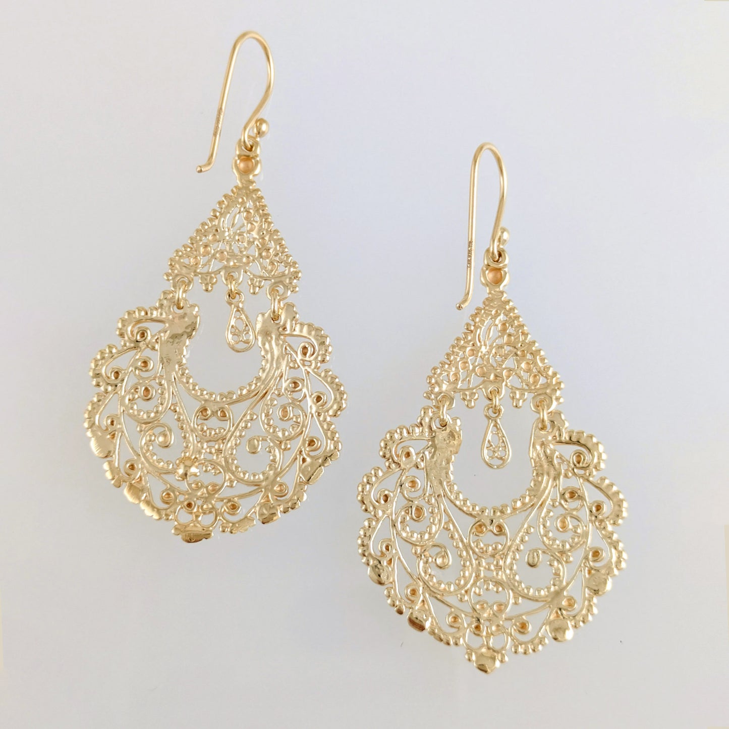 Gold Filigree Chandelier Earrings – Vintage-Inspired Statement Dangle Earrings