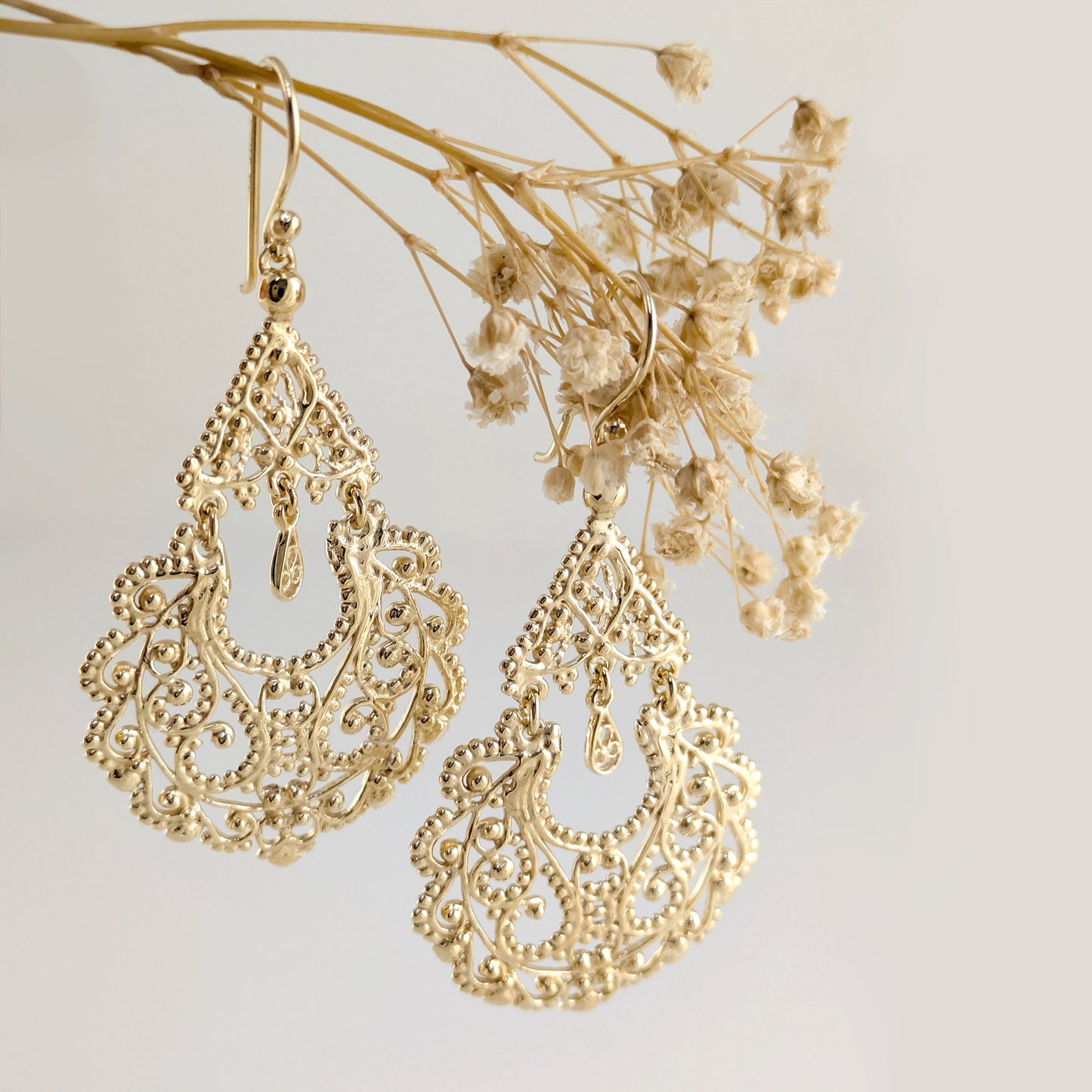 Gold Filigree Chandelier Earrings – Vintage-Inspired Statement Dangle Earrings