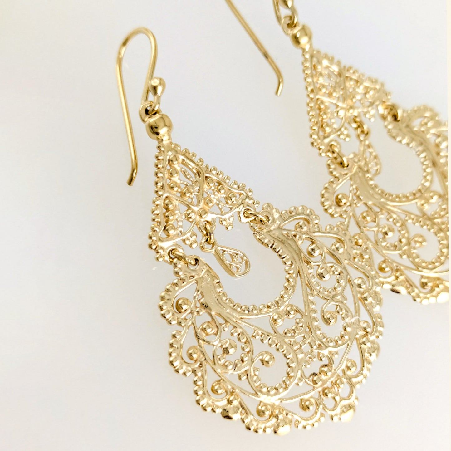 Gold Filigree Chandelier Earrings – Vintage-Inspired Statement Dangle Earrings