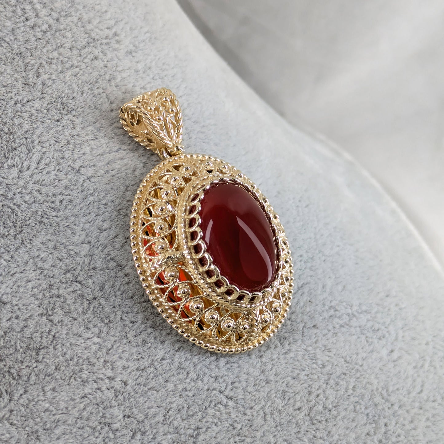 Filigree Pendant with Carnelian and Mirror Finish Gallery – 13x18mm Gemstone