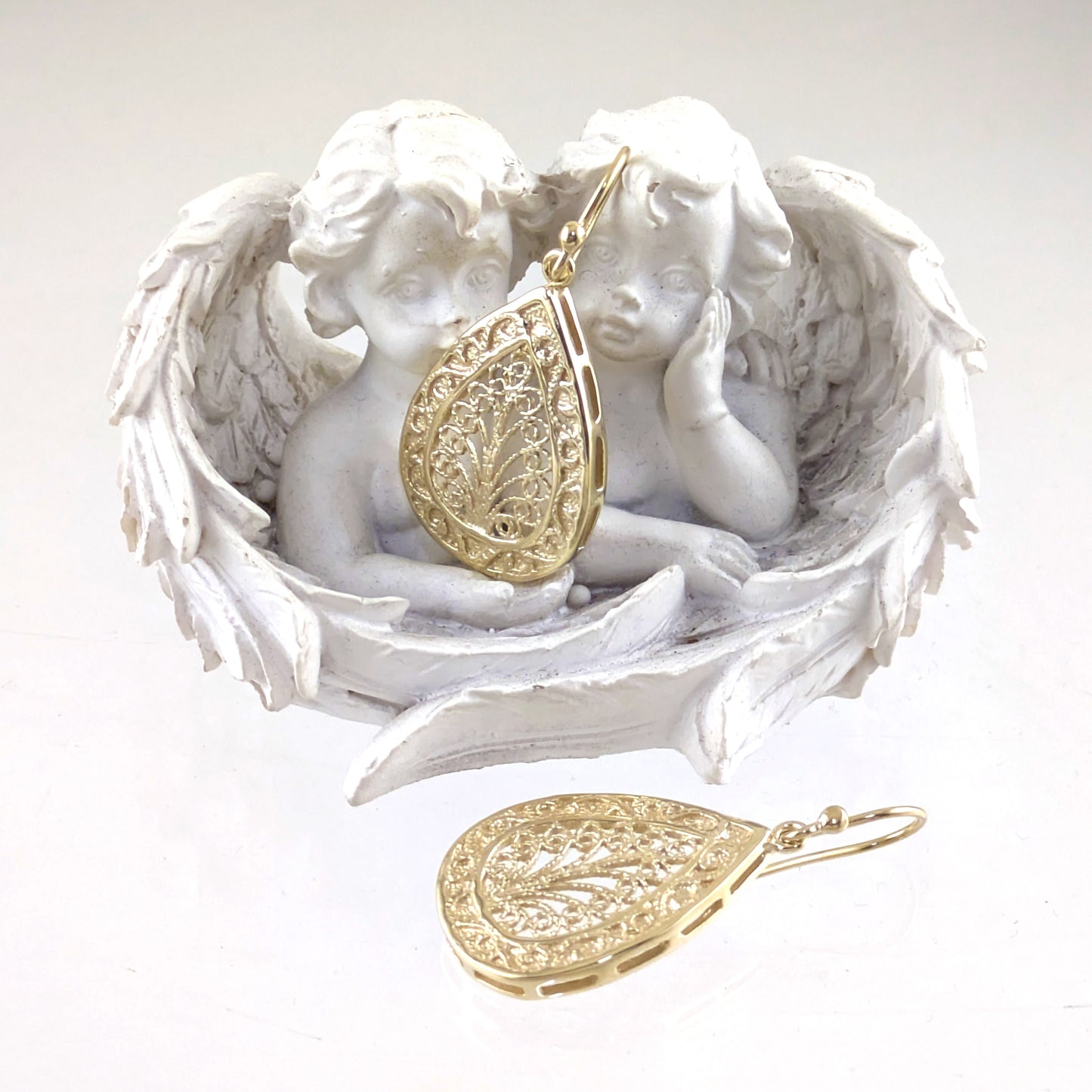 Teardrop Filigree Drop Earrings – Elegant Openwork Design