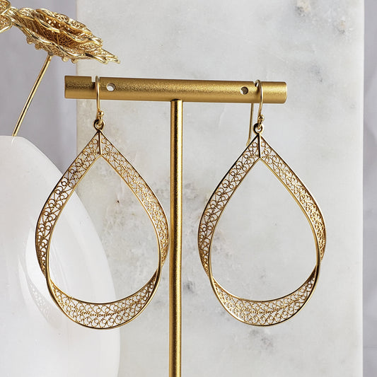 Elegant Gold Teardrop Filigree Earrings – Handcrafted Artisan Statement Dangles, Lightweight Jewelry