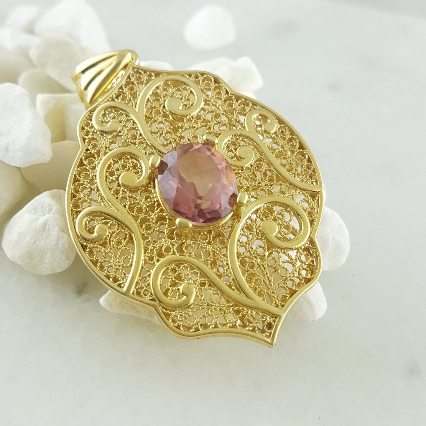 Filigree Pendant with Morganite-Colored Quartz – 10x14mm Gemstone