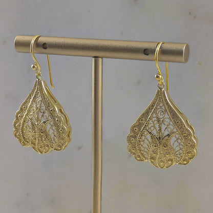 Tulip Filigree Dangle Earrings with Floral Contour - TurkishBling
