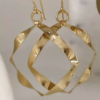 Wavy Square Drop Earrings – Bold Open Frame Look
