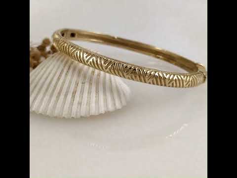 Chevron Pattern Bangle with Easy Click Clasp – Textured 5mm Design